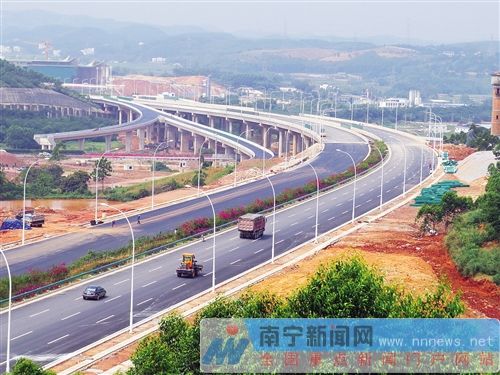 南寧機(jī)場(chǎng)第二高速.jpg